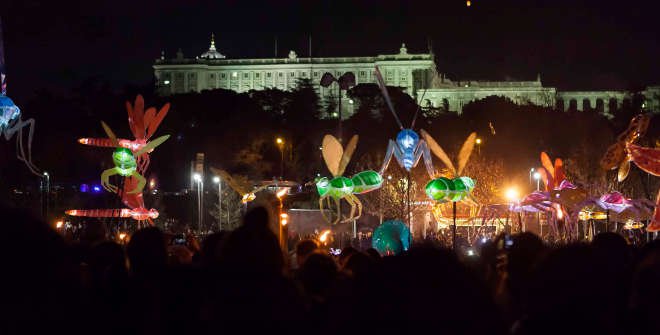 Pasacalles de luces en Madrid Río para celebrar el solsticio de invierno