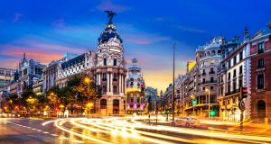 Confluencia Gran via y calle alcala en Madrid
